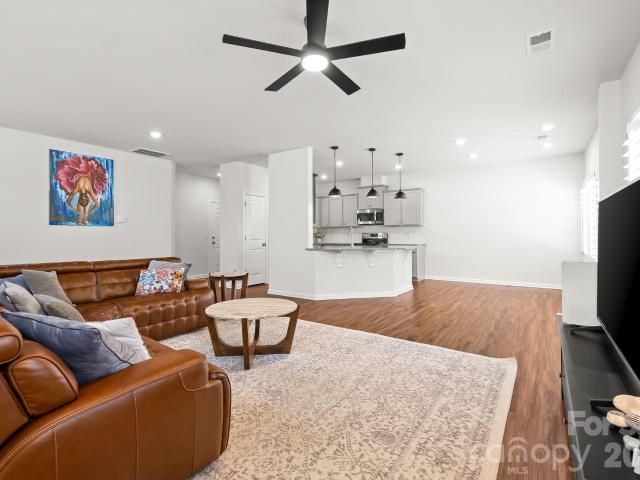 House for sale in Chateau, Charlotte
