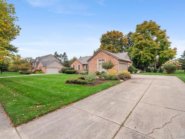 House for sale in Crescent Ridge, Troy
