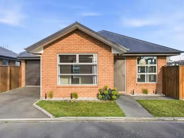 House for sale in Chaslands, Canterbury