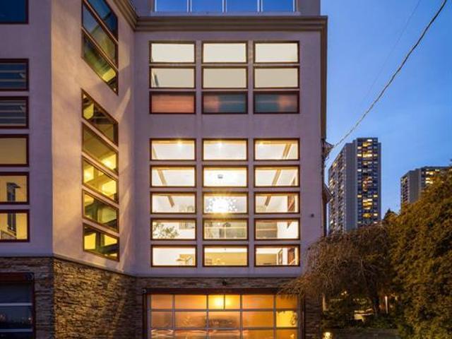 Townhouse for sale in Edgewater, New Jersey