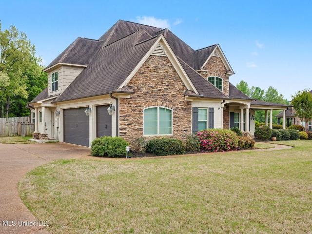 House for sale in Nesbit, Mississippi