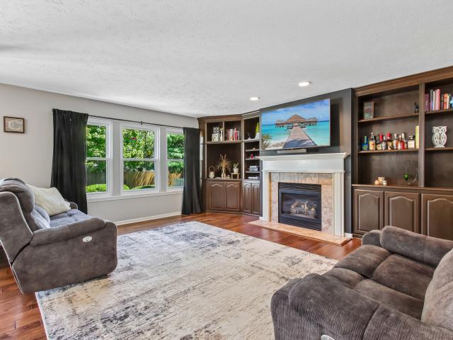 House for sale in Sweet Briar, Fishers