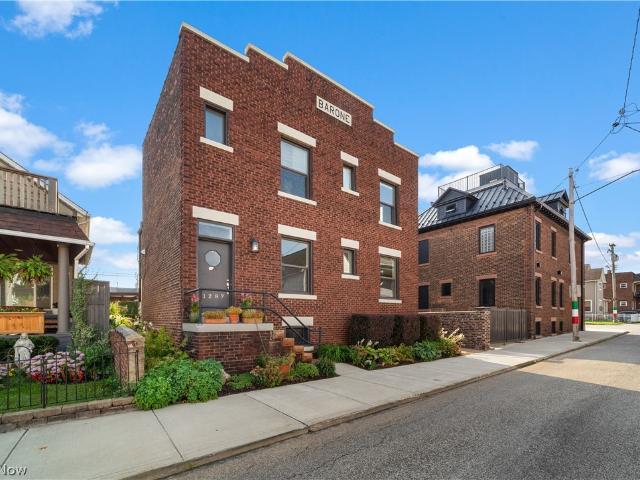 House for sale in Detroit - Shoreway, Cleveland
