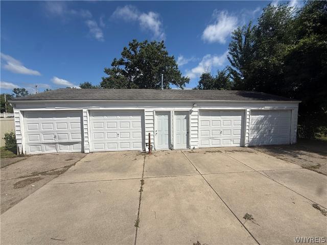 House for sale in Niagara, New York