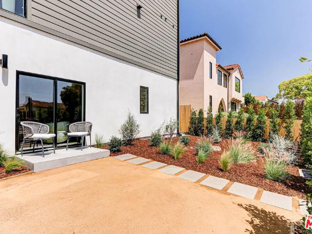 Townhouse for sale in Los Angeles