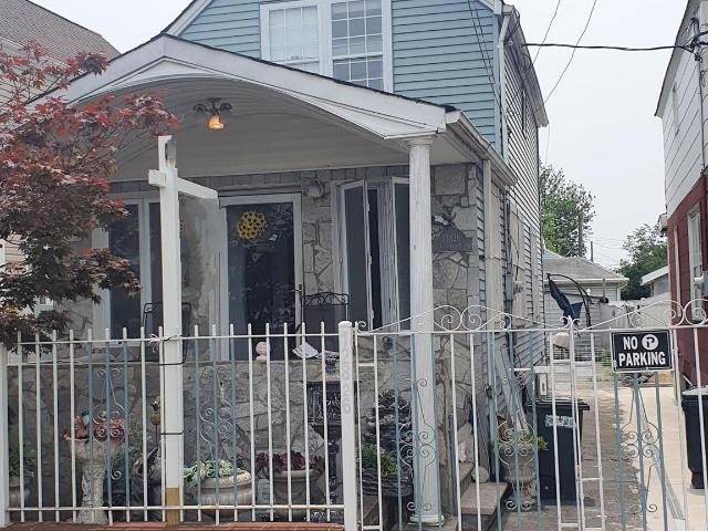 House for sale in Queens, Arverne