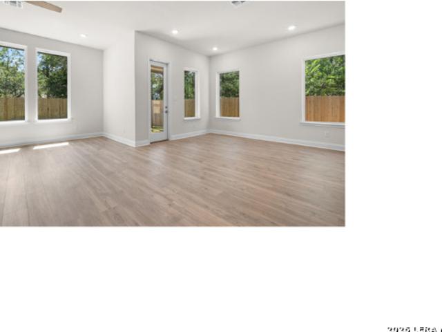 House for sale in Universal City, Texas