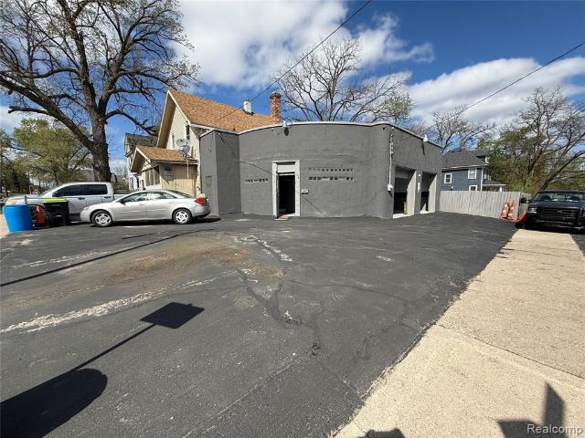 Commercial for sale in Pontiac, Michigan