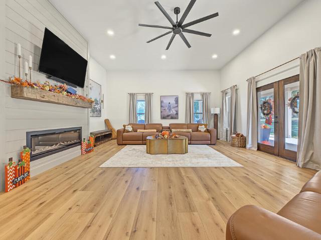 House for sale in Love Lady, Byrdstown