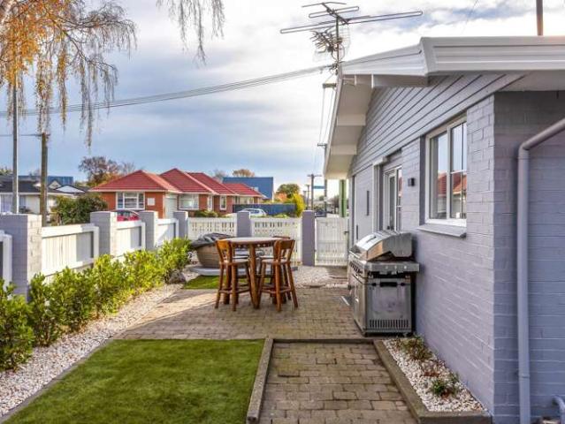 House for sale in Chaslands, Canterbury