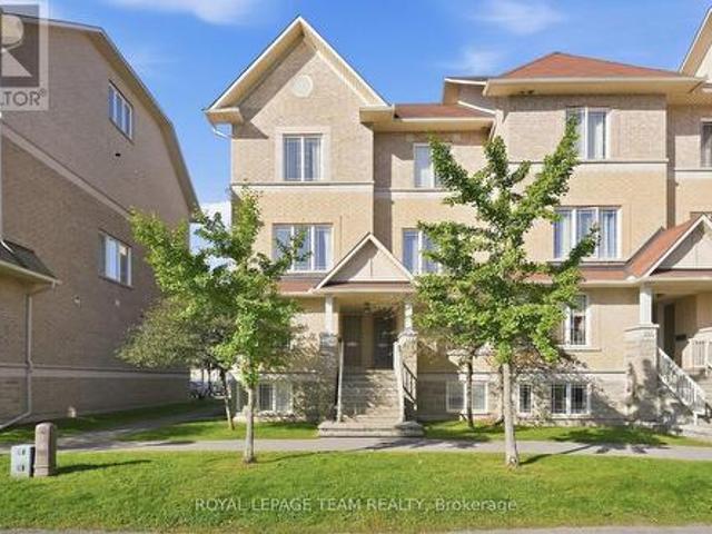 Townhouse for sale in College, Ottawa