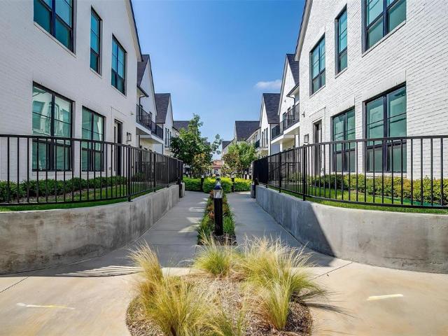 Townhouse for sale in Arlington, Texas