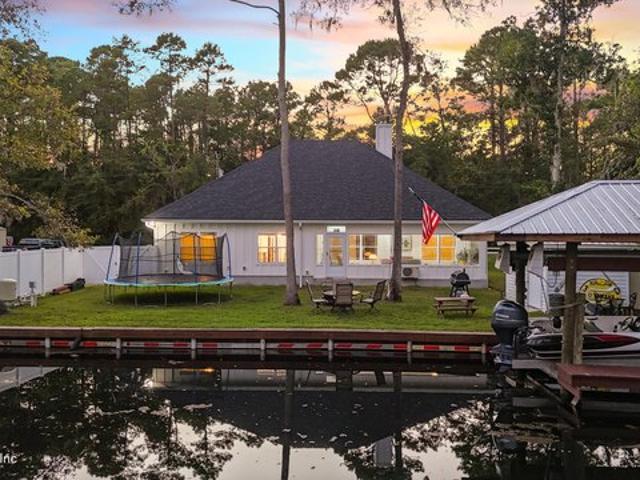 House for sale in Florahome, Florida