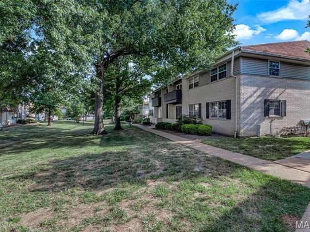 Condo for sale in Ballwin, Missouri