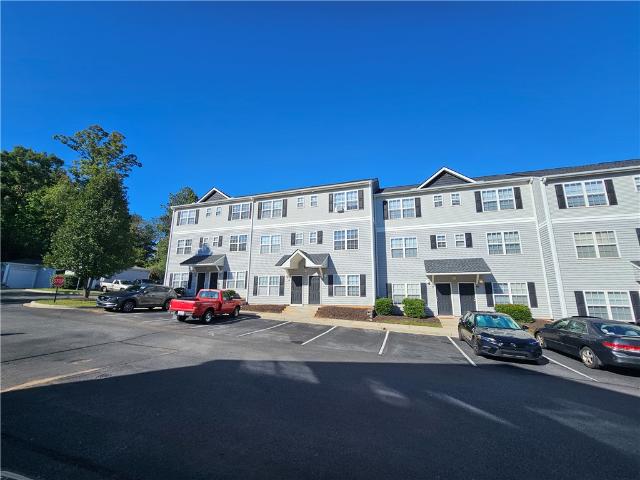 Townhouse for sale in University Village, Central