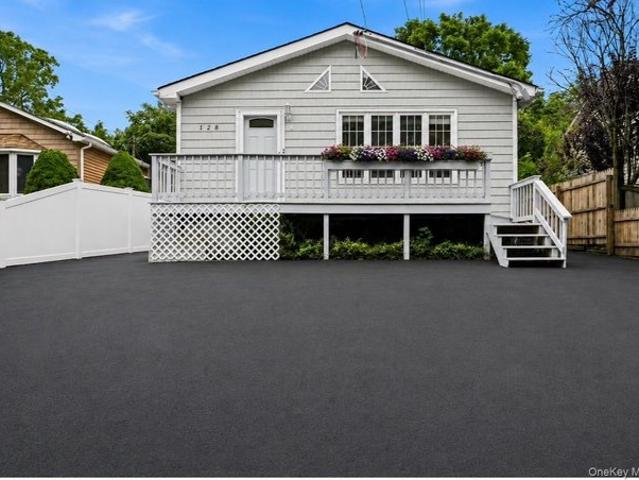 House for sale in Smithtown, New York