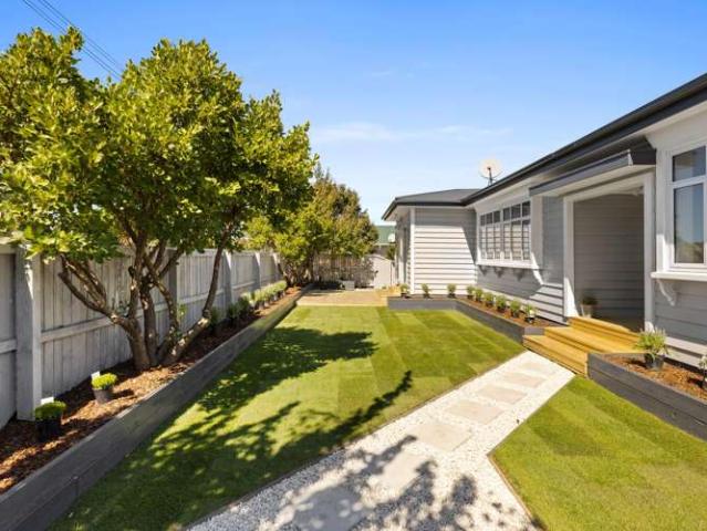 House for sale in Chaslands, Canterbury