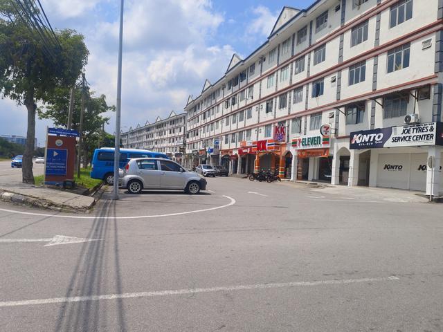 Flat for sale in Malaka