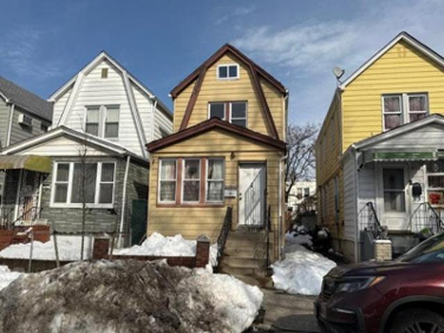 House for sale in Queens, Arverne