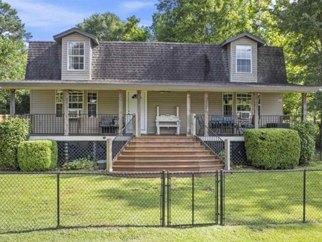 House for sale in Henderson, Texas