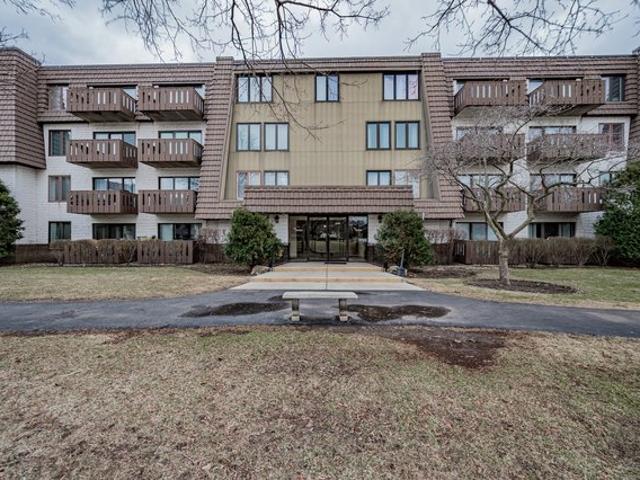Condo for sale in Lake Bluff, Illinois