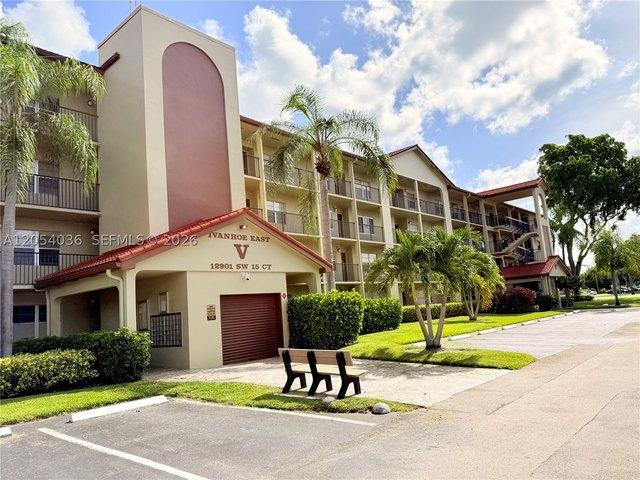 Condo for sale in Pembroke Pines, Florida