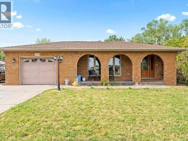 House for sale in Lakeshore, Ontario