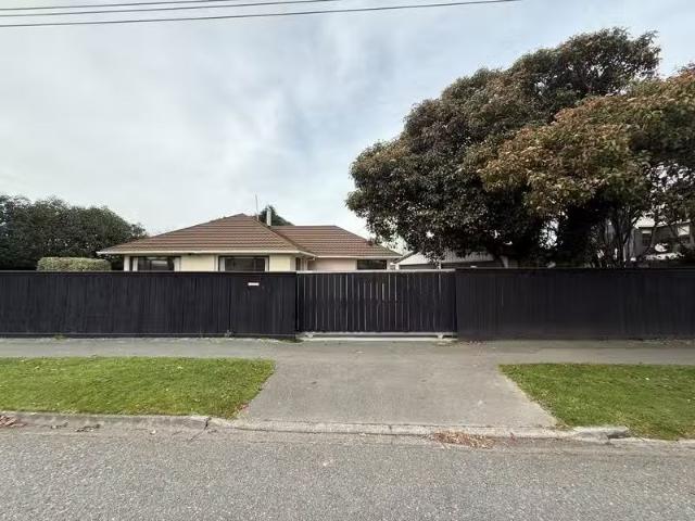 House for sale in Chaslands, Canterbury