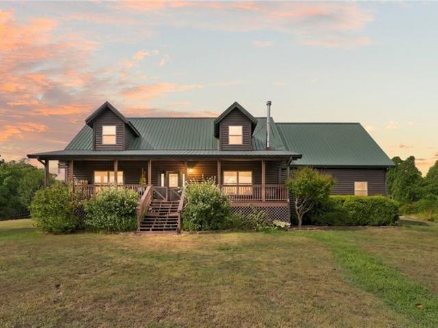 House for sale in Gravette, Benton County