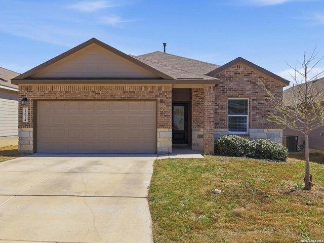House for sale in Saint Hedwig, Texas