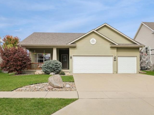 House for sale in Sungold Park, Urbandale