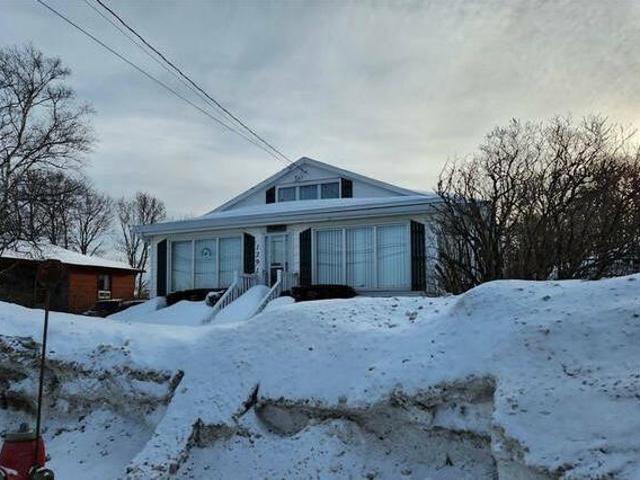 House for sale in Bathurst, New Brunswick