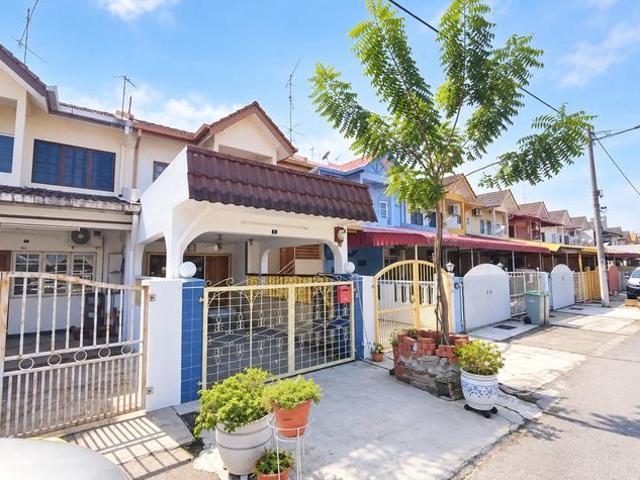 Townhouse for sale in Malaka