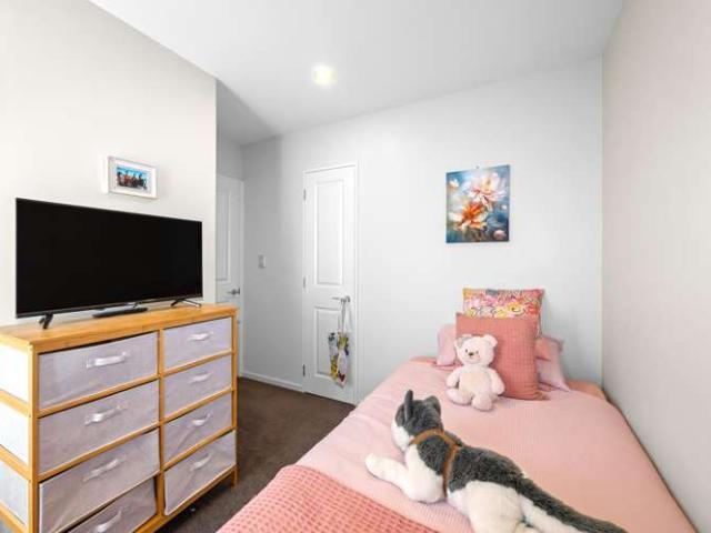 House for sale in Chaslands, Canterbury