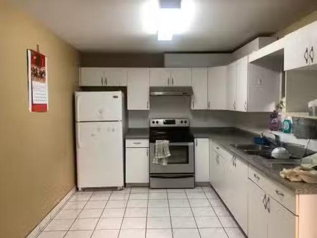 House for rent in Bridgeview, Surrey