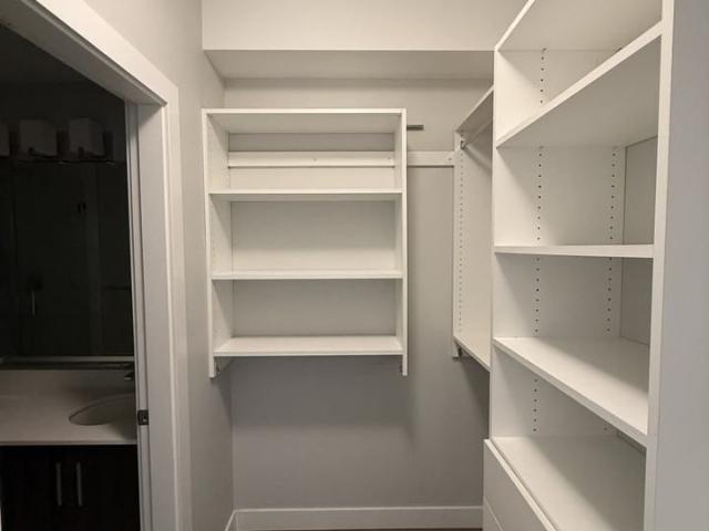 Apartment for rent in Five Corners, White Rock