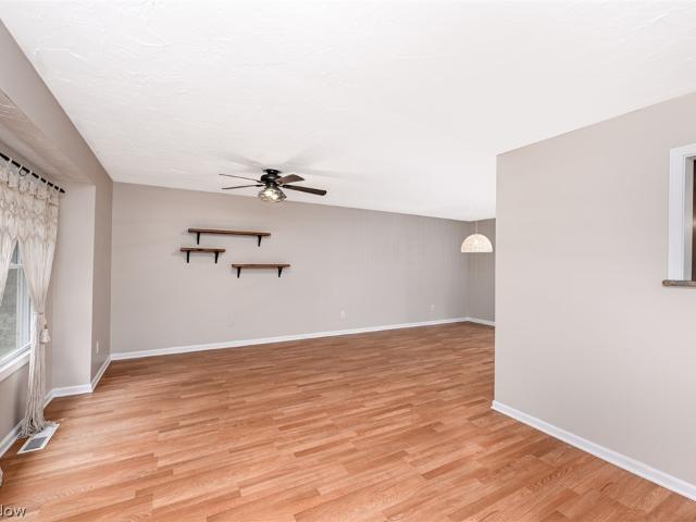 House for sale in Meadow Creek, Aurora