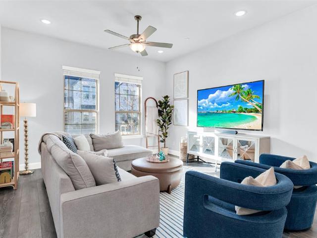 Townhouse for sale in Farmers Branch, Texas