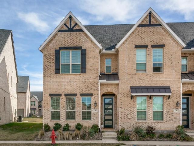 Townhouse for sale in Farmers Branch, Texas