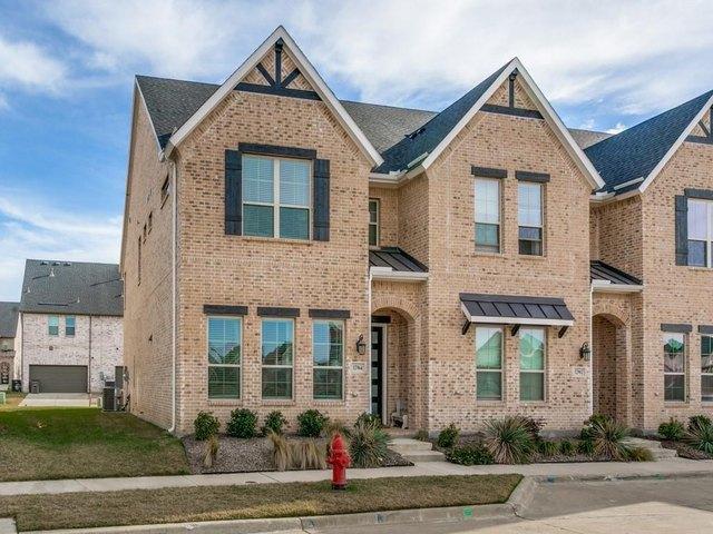 Townhouse for sale in Farmers Branch, Texas