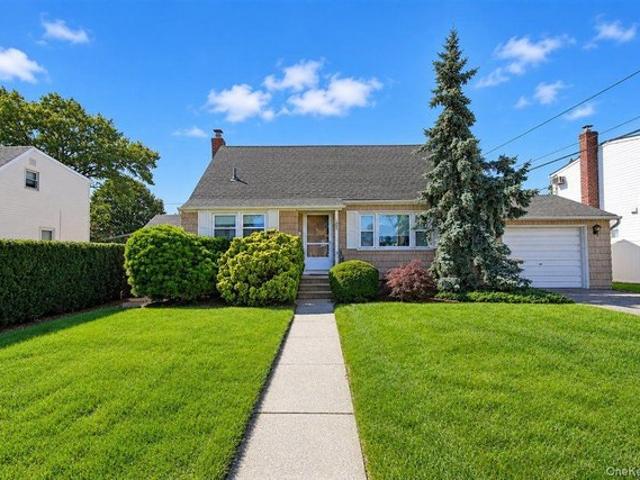 House for sale in Wantagh, Nassau County