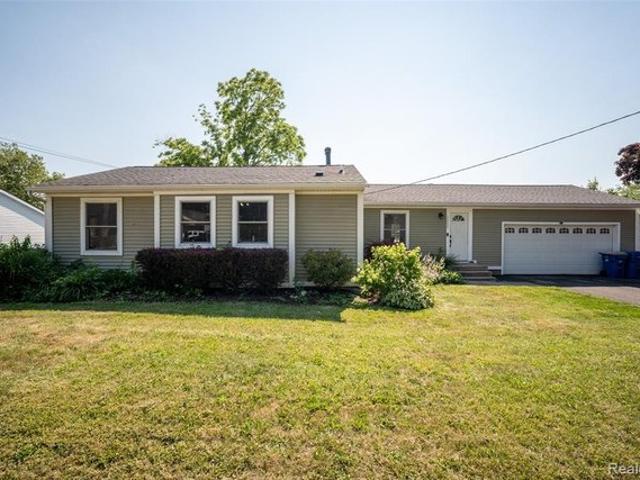 House for sale in Waterford, Michigan