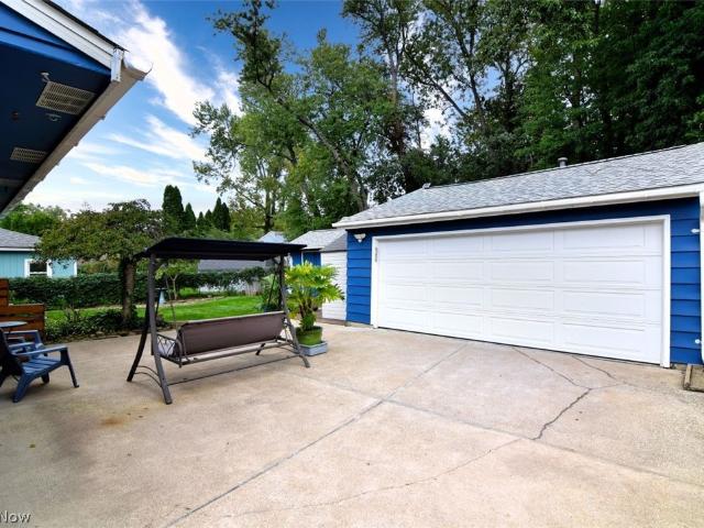 House for sale in Will-O-Bee-on-the-Lake, Willoughby