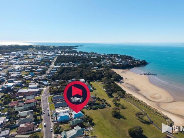Villa for sale in Shearwater, Tasmania