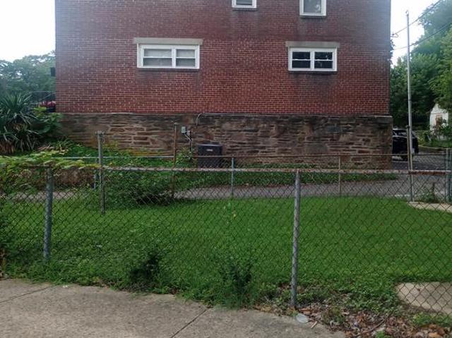 Townhouse for sale in Darby