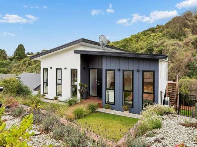 House for sale in Otakou