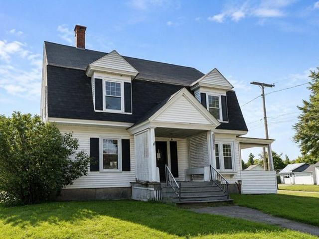 House for sale in Pittsfield, Maine