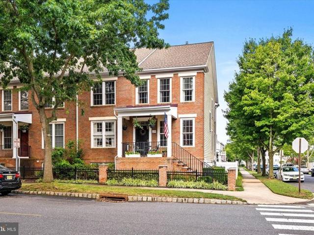 Townhouse for sale in Windsor, New Jersey