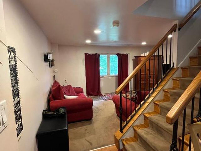 Townhouse for sale in Stratford