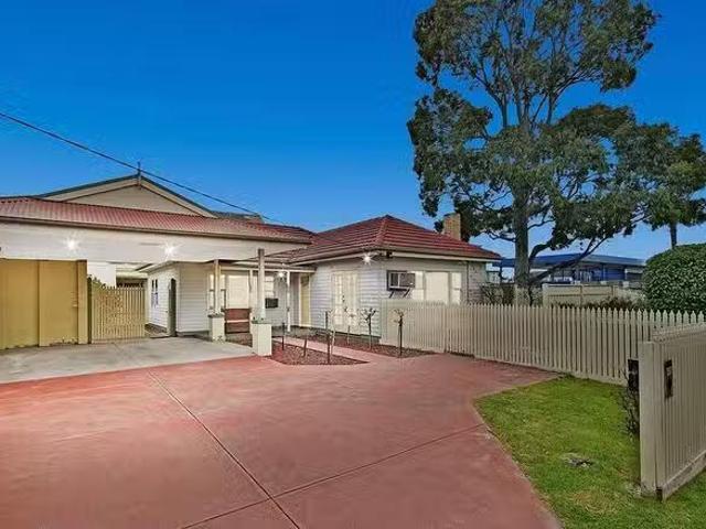 House for rent in Avondale Heights, Victoria
